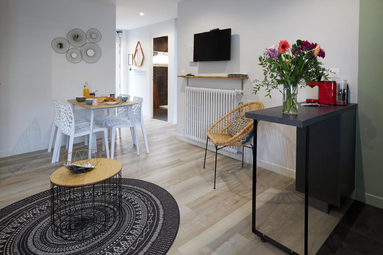 Centre Ville A Pied Appt Avec Sauna, Linge, Wifi, Stationnement Gratuit Ванн Экстерьер фото